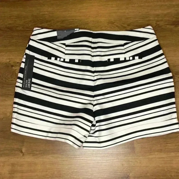 Apt 9 Women’s 10 Striped 5” Inseam Mid-Rise Shorts - Picture 3 of 8
